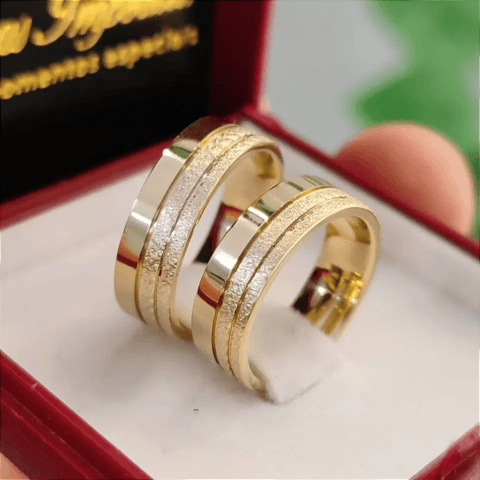 Par Alianças de Moedas Antigas Trabalhadas 6mm Mod. R2 com Granitado