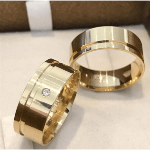 Par Alianças de Moedas Antigas Trabalhadas 8mm Mod. R8 com Pedra
